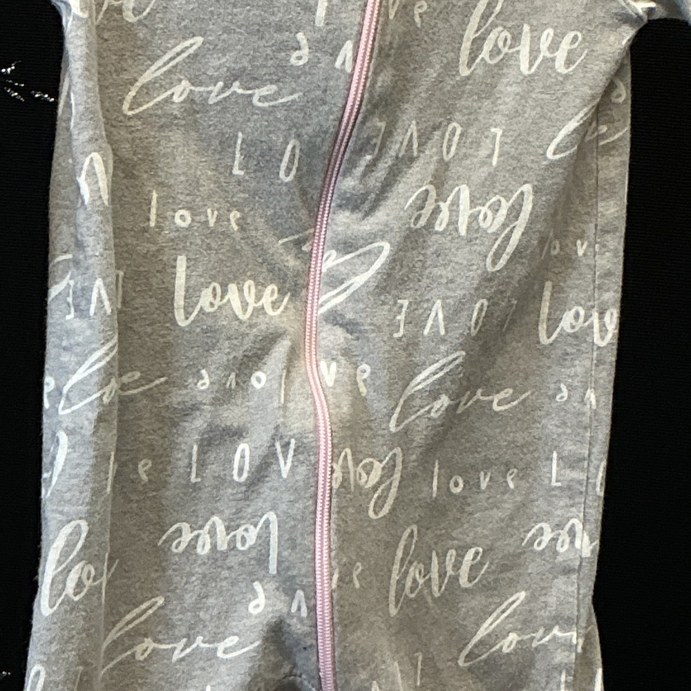Gerber Baby‎ Girls 3-6M Love Script Footed Sleeper Pajamas Gray Pink Zip Up